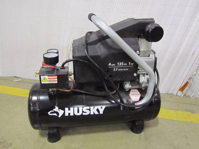 lot 4 image: Husky 4 Gal. Portable Electric-Powered Air Compressor