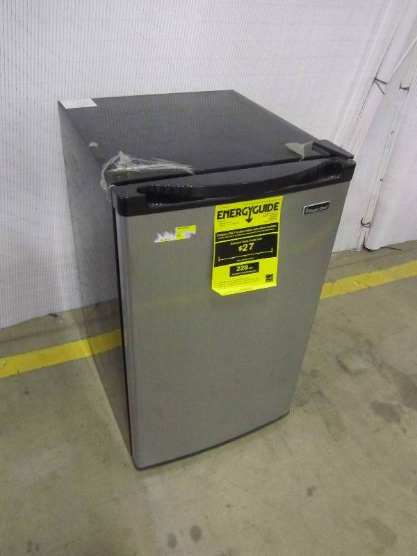 lot 46 image: Magic Chef 4.4 cu. ft. Mini Refrigerator in Stainless Look ( Just the door is stainless fridge body is black)