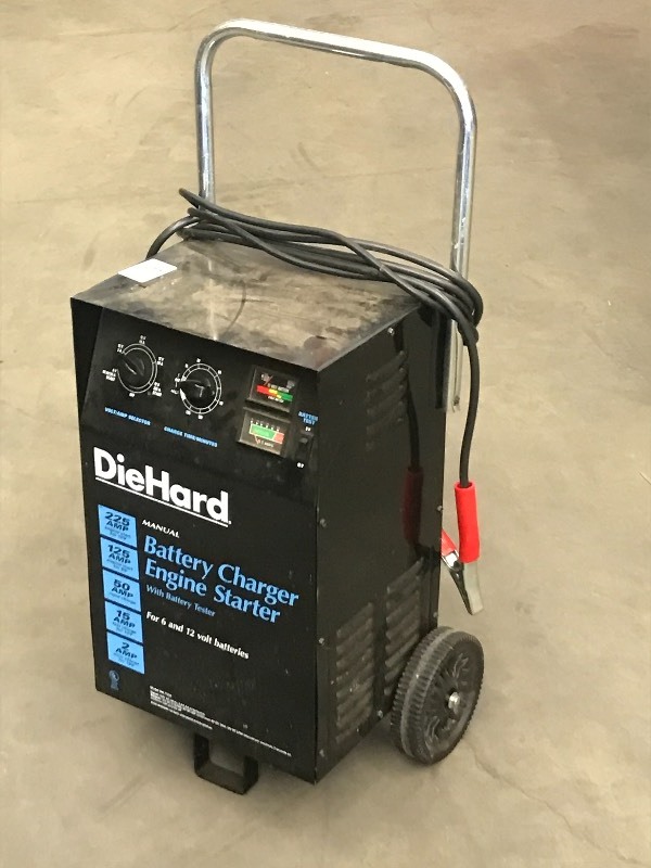 lot 5 image: DieHard Battery Charger