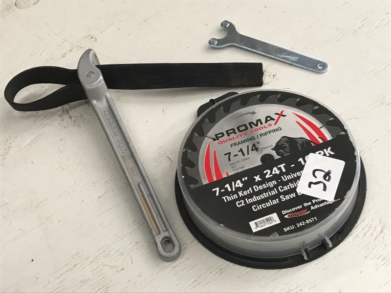 lot 32 image: 10-Pack Of Saw Blades, Pipe Wrench, Grinder Wrench
