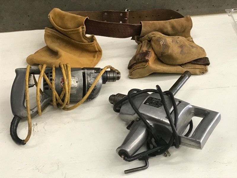 lot 40 image: (2) Drills & Toolbelt