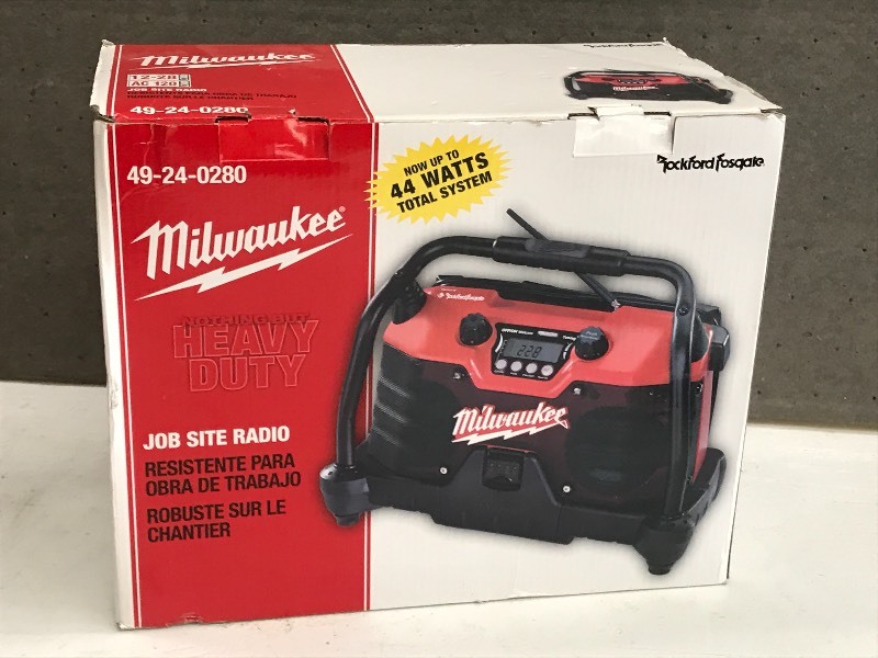 lot 43 image: Milwaukee Jobsite Radio