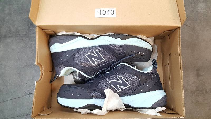lot 1040 image: New Balance Womens 627v1 Work Shoe  Shoes&nbspCharcoal-Blue size 8