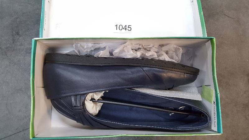 lot 1045 image: Easy Street Womens Giddy II Flat  Flats   Shoes Navy size 11
