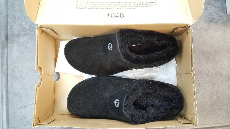 lot 1048 image: Merrell Womens Encore Ice Slip-On Shoe  Shoes&nbspBlack size 8.5