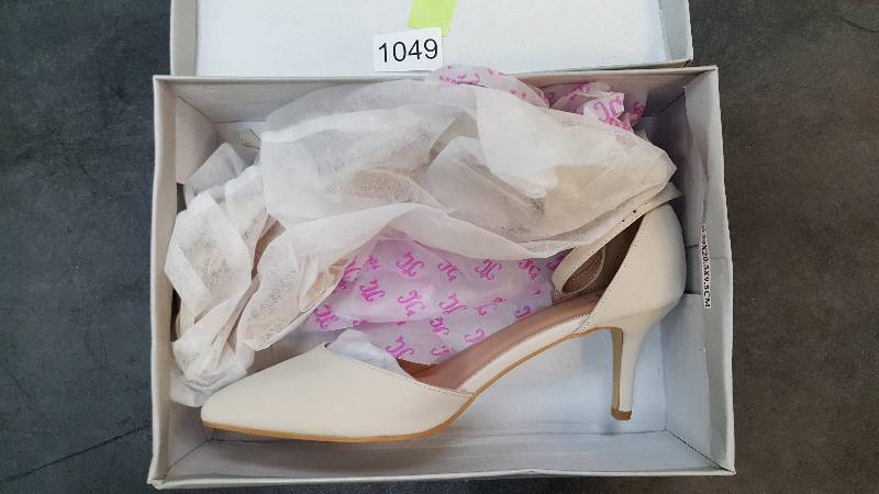 lot 1049 image: Journee Collection Womens Ike Pump  Shoes&nbspIvory size 9