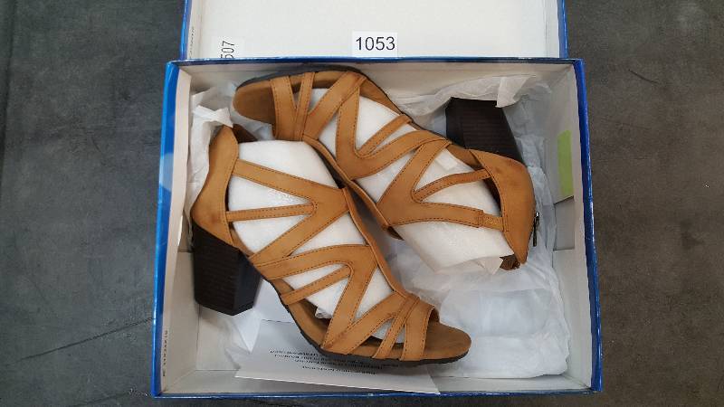 lot 1053 image: Womens Easy Street Amaze Sandals - Medium Cognac size 9