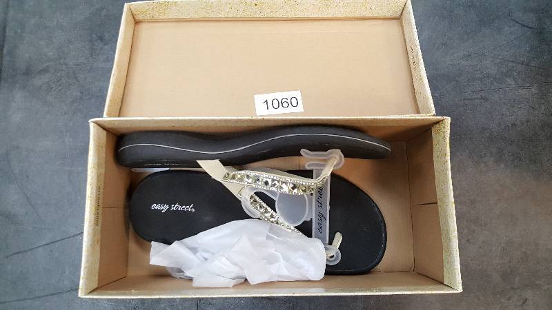 lot 1060 image: Easy Street Womens Token Sandals - Wide Ivory size 8.5