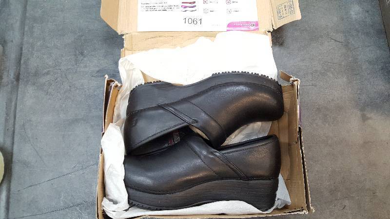 lot 1061 image: Skechers Womens Nonslip Work Clog  Shoes&nbspBlack size 8