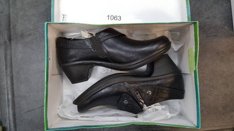 lot 1063 image: Easy Street Womens Darcy Side Zip Bootie  Shoes - Wide Black size 8