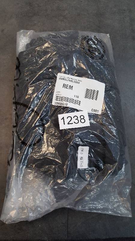 lot 1238 image: Lola Jeans Womens Liv Mid-Rise Ponte-Knit Capri Pants  Black 8