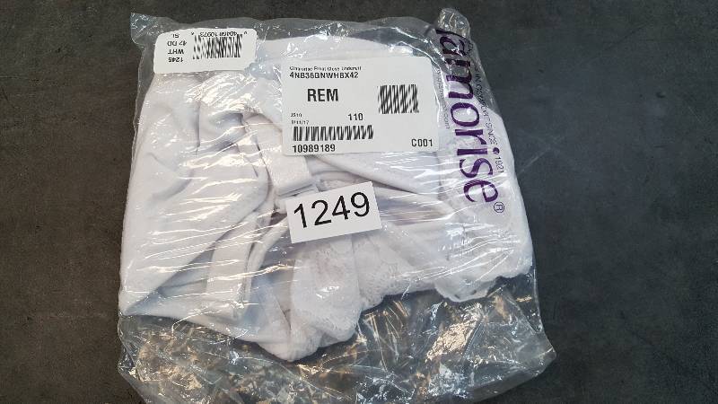 lot 1249 image: Womens Glamorise Front Close Underwire Bra White 42 DD