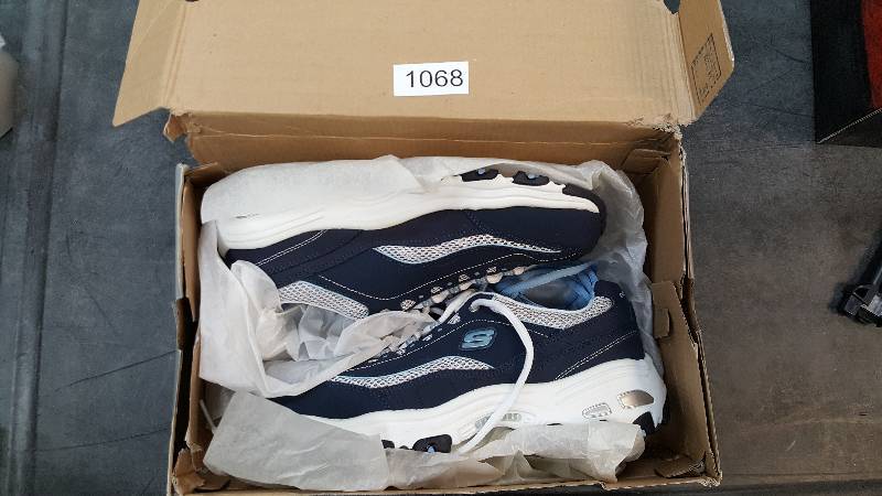 lot 1068 image: Skechers Womens DLites Lifesaver Walking Shoe  Shoes - Wide Navy-White size 8