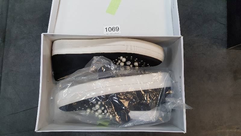 lot 1069 image: Steve Madden Womens Glamour Slip-On Platform Sneaker  Shoes&nbspBlack size 9