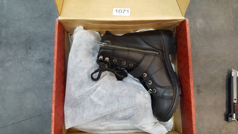 lot 1071 image: Milwaukee Leather Womens Boot  Boots With Lace Front Black size 7