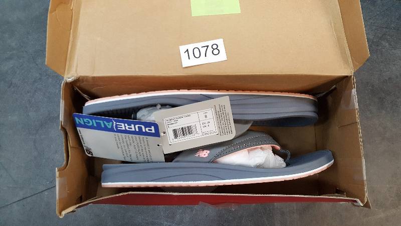 lot 1078 image: New Balance Womens Renew Thong Sandals Gray-Pink 8