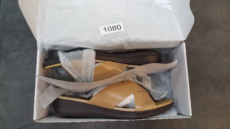 lot 1080 image: Softwalk Womens Tillman Sandals Wide Tan size 7.5