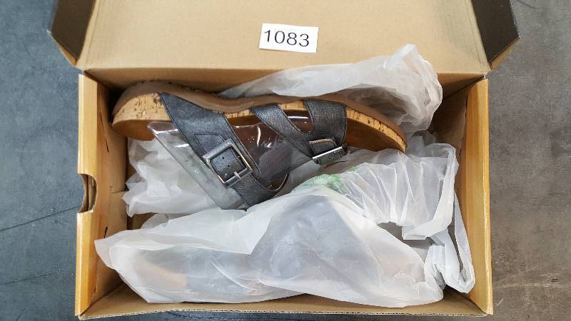 lot 1083 image: Bearpaw Womens Maddie Slide Sandals&nbspCharcoal size 9