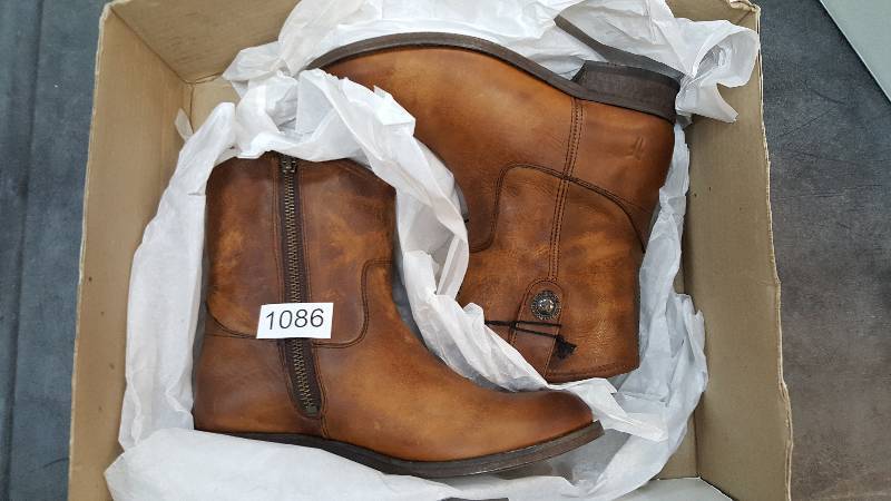 lot 1086 image: Frye Womens Melissa Button Ankle Bootie  Boots&nbspCognac size 6