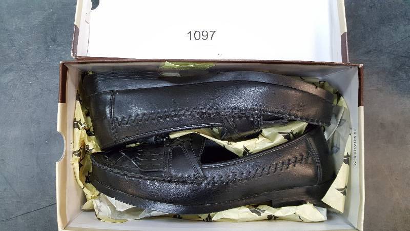 lot 1097 image: Deer Stags Mens Leather Loafers  Shoes - Wide Black size 8
