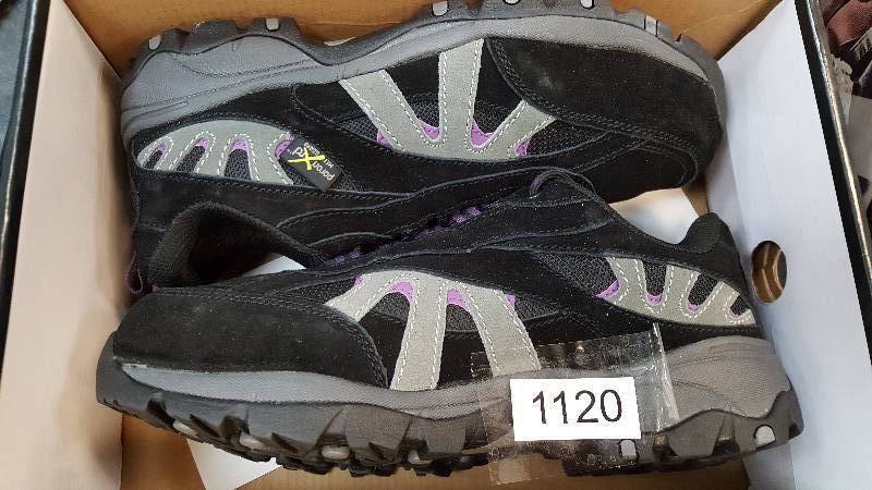lot 1089 image: McRae Womens Low-Cut Metatarsal-Guard Composite-Toe Hiker Boot  Boots  - Wide Black-Gray size 11