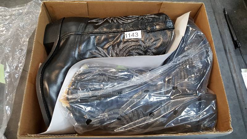 lot 1143 image: Laredo Mens London Boot  Boots - Wide Black size 11 12