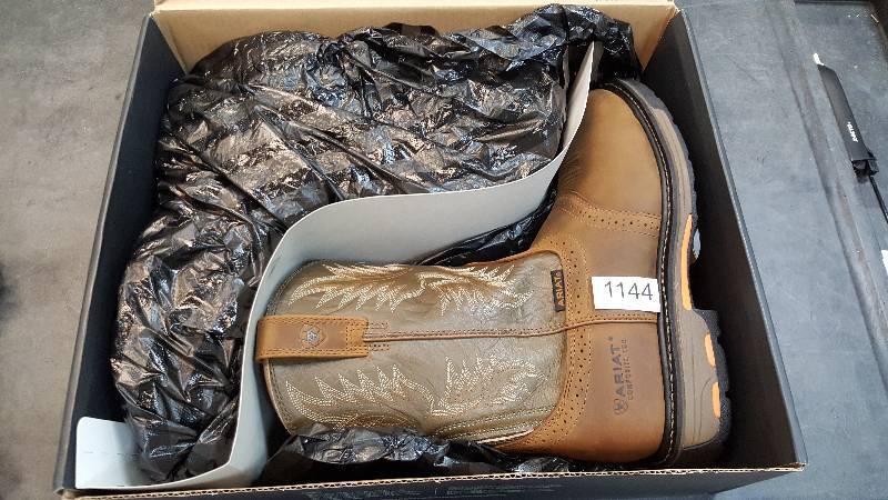 lot 1144 image: Ariat Mens Workhog Pull-On Composite Toe Work Boot  Boots&nbspTan size 11