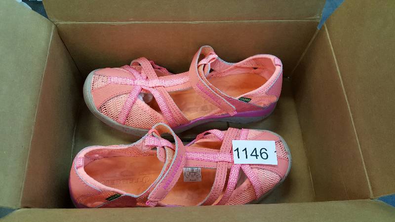 lot 1146 image: Merrell Kids Hydro Monarch Sandals  Shoes Coral size 3