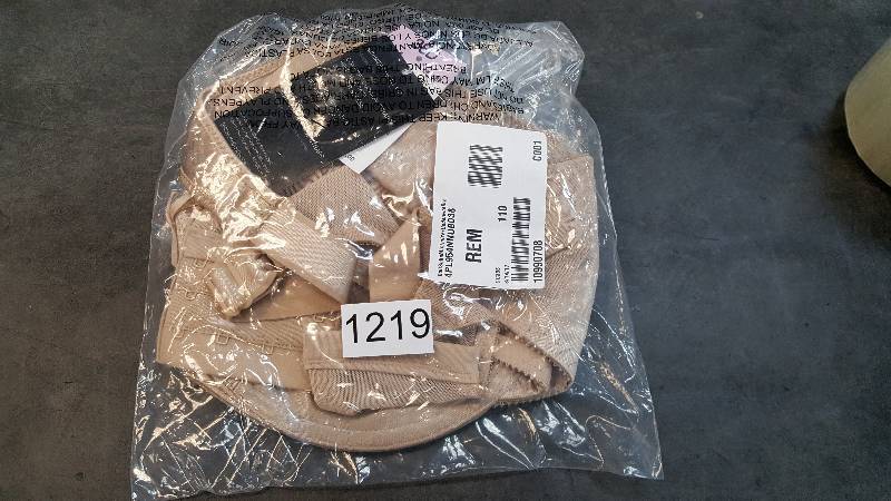 lot 1219 image: Womens Bali Satin Minimizer Underwire Bra Nude 38 D