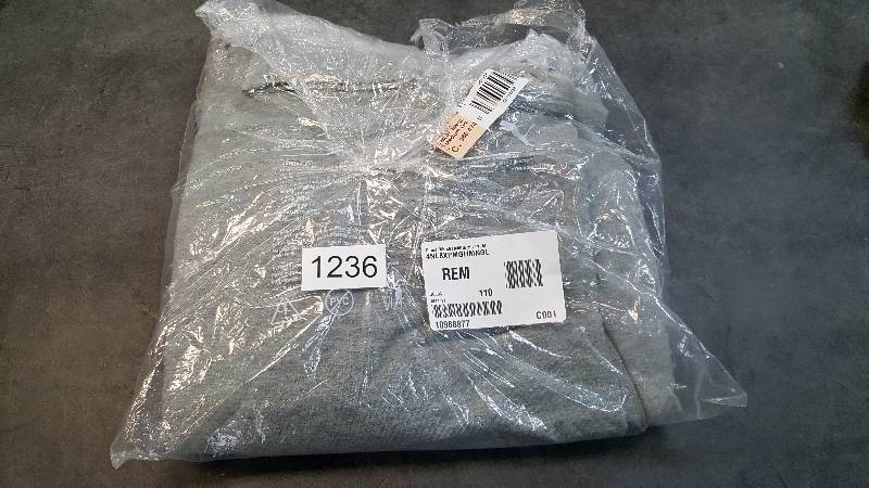 lot 1236 image: Puma Mens StretchLITE Zippered Hoodie Sweater Medium Grey Heather L