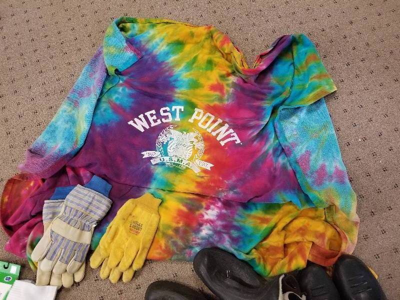 lot 87 image: Lot - WestPoint Blanket, Mens Rubber Boots, Gloves, Socks