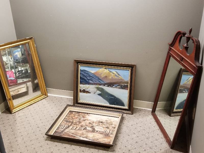 lot 94 image: Lot - Mirror with Finial, Vintage Mirror, Vintage Pictures