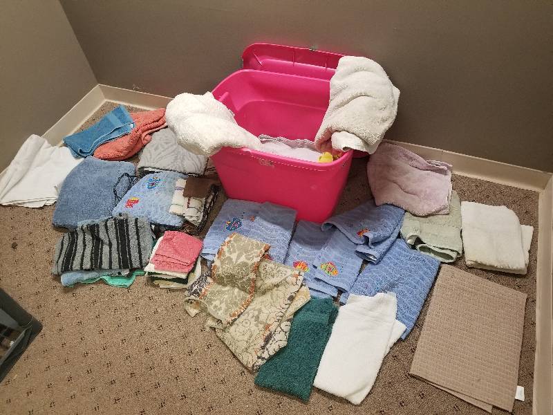 lot 95 image: Lot - Misc Towels
