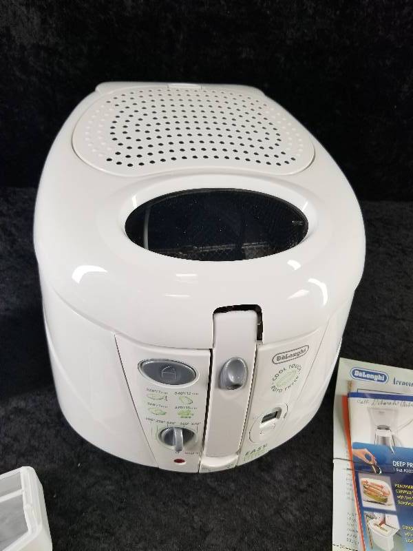 lot 12 image: DeLonghi Cool Touch Deep Fryer