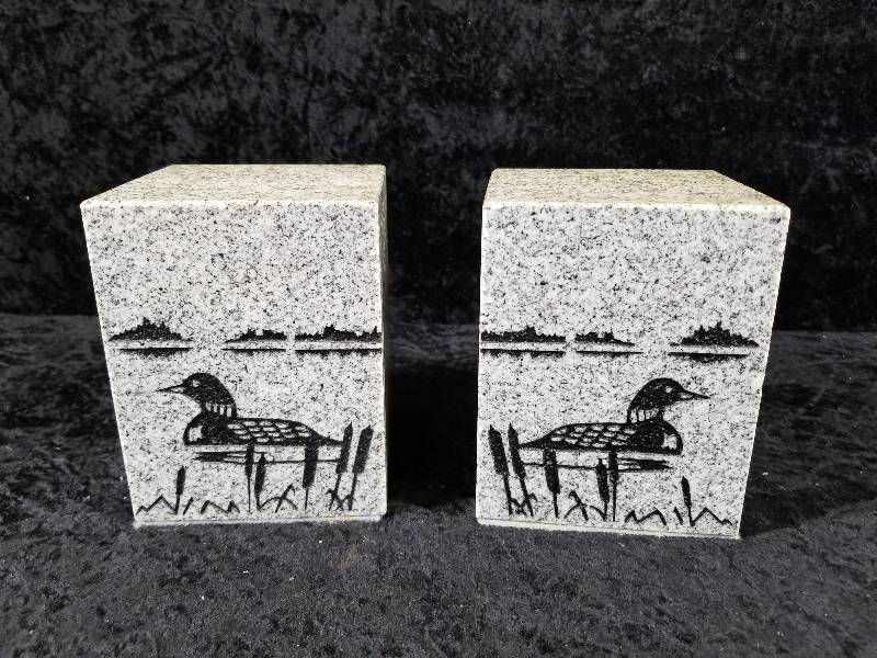lot 18 image: Granite Etched Duck Themed Bookends
