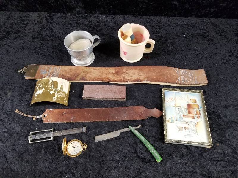lot 31 image: Lot - Misc Vintage Mens Shaving Items