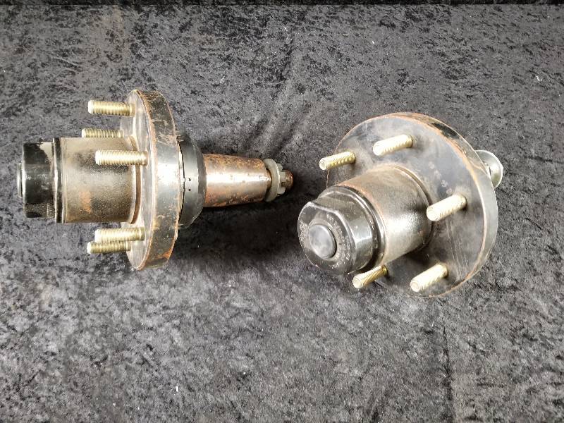 lot 52 image: Trailer Hub Spindle, 9606003