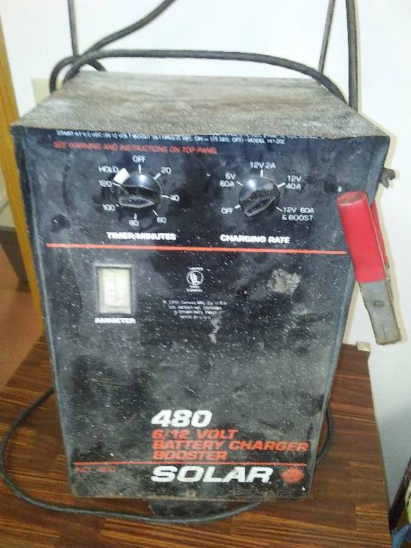 lot 9 image: 6 12V Battery Charger Booster