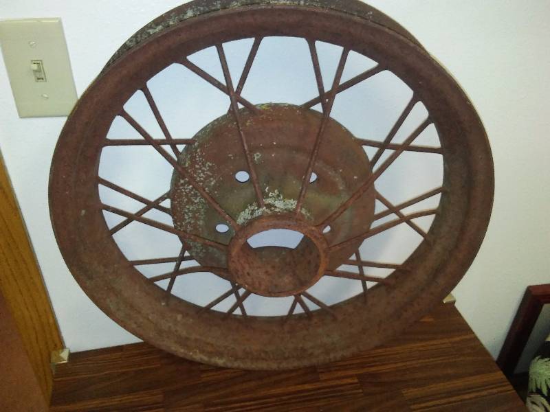 lot 12 image: Spoked Steel Rim (1)