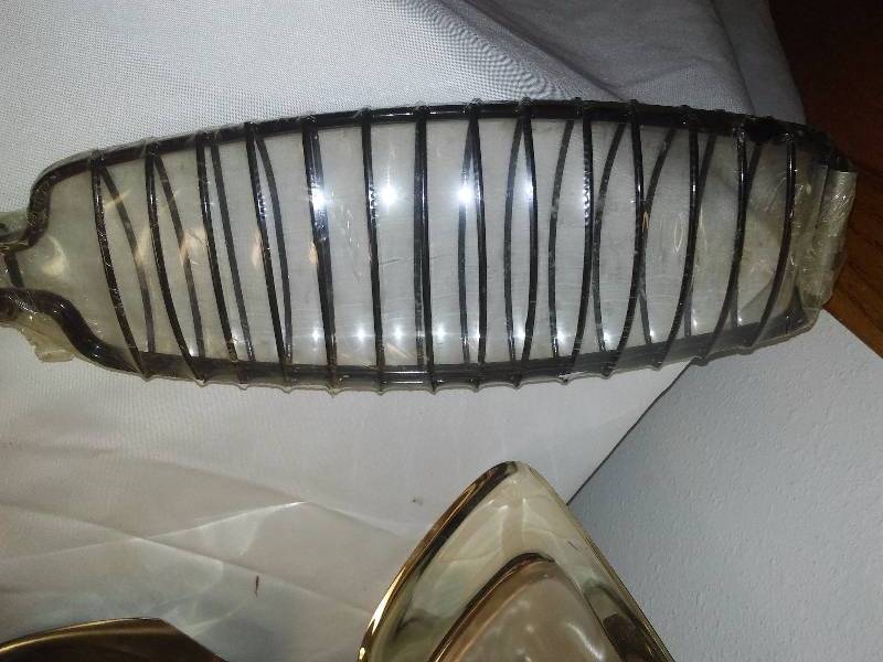 lot 17 image: Large Assortment of Bakeware and serving pieces