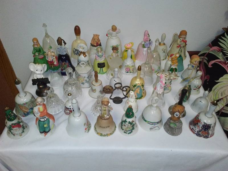 lot 22 image: Collector Lexington Whiskey bottle and Bell Collection (61)