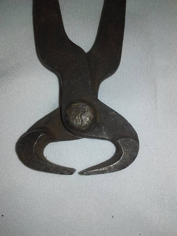 lot 35 image: Vintage Hand Tools (4) Crimpers, Punch and Cutter (2)