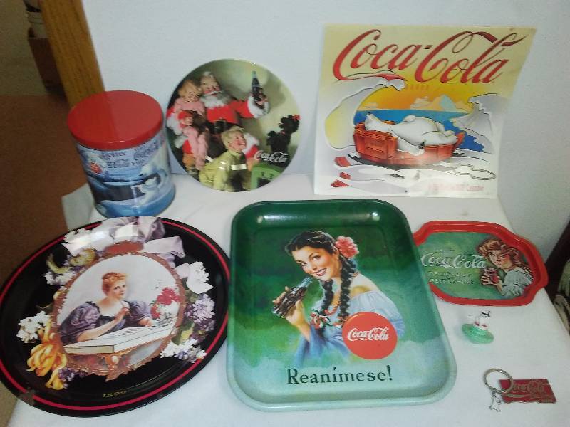 lot 69 image: Vintage Coca Cola Memorabilia (8)