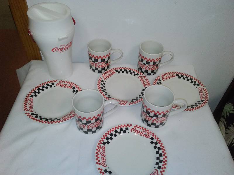 lot 72 image: Vintage Coca Cola Memorabilia (9)