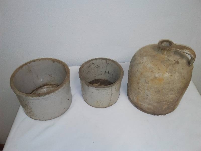 lot 98 image: Vintage Crocks (3)