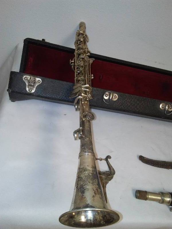 lot 103 image: Vintage Holtan Metal Clarinet