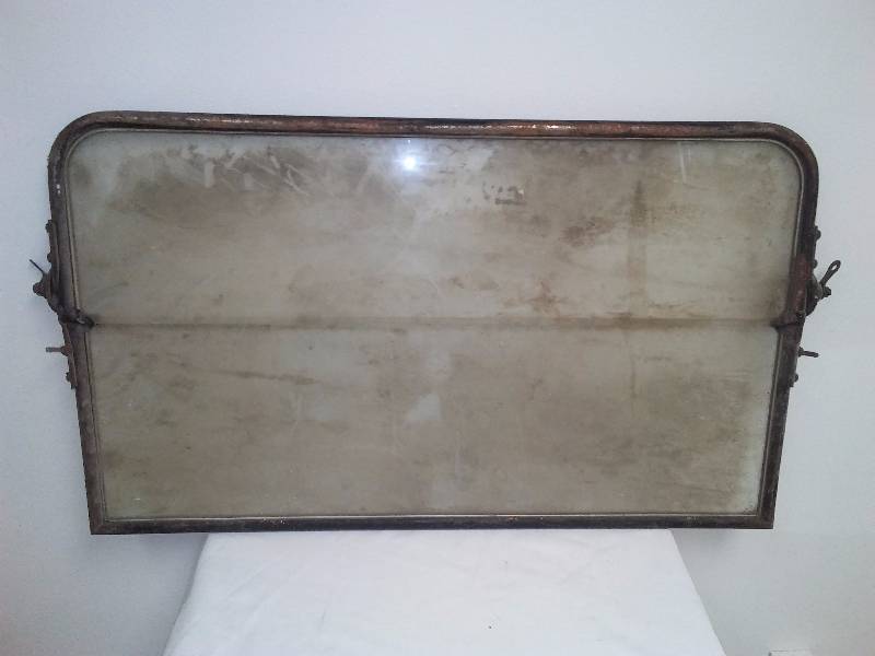 lot 108 image: Model T Split Windshield, original Ford Stock