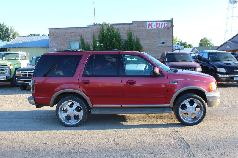 2001 ford expedition eddie bauer tire size