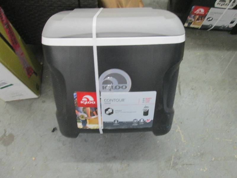 Igloo Contour 30 Qt. Cooler with Ha...