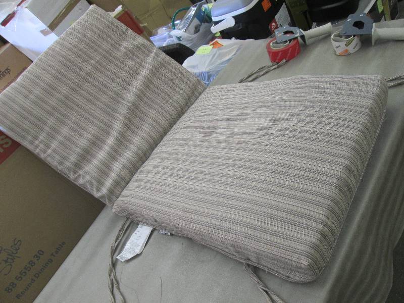 Hampton Bay Saddle Stripe Deep Seat...